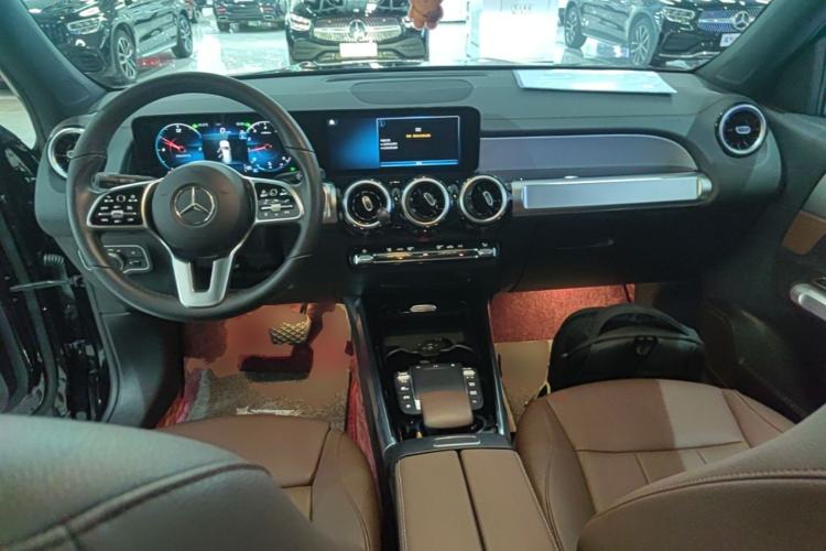 Used Mercedes-Benz GLB 2023 GLB 200 Fashion Model Center Console
