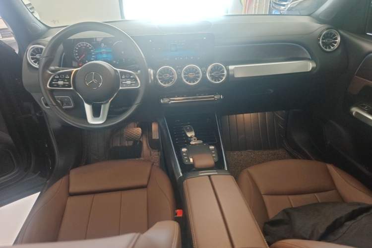 Used Mercedes-Benz GLB 2023 GLB 220 Sport Edition Center Console