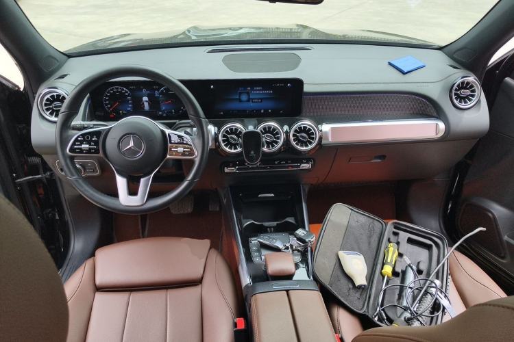 Used Mercedes-Benz GLB 2023 GLB 220 Sport Edition Center Console