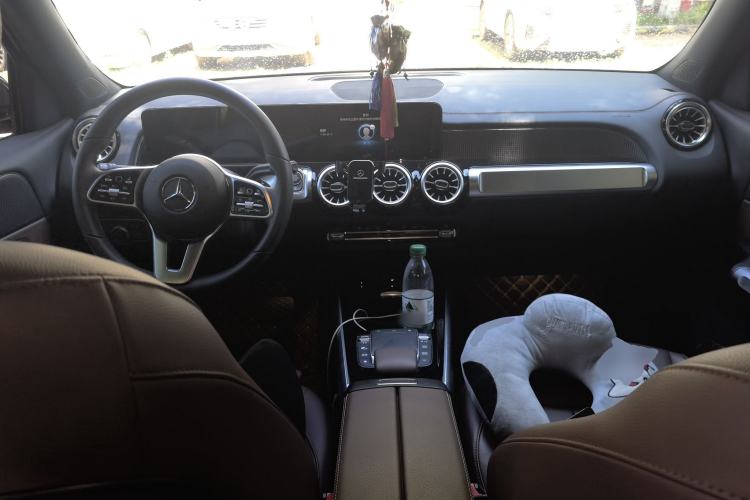 Used Mercedes-Benz GLB 2023 GLB 220 Sport Edition Center Console