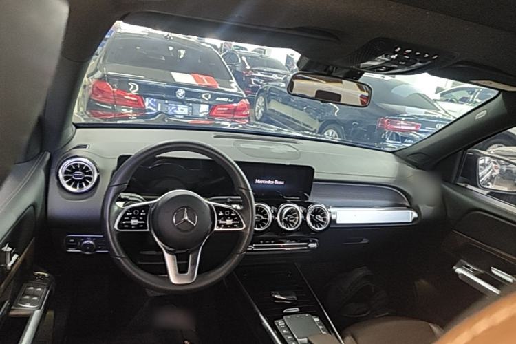 Used Mercedes-Benz GLB 2023 GLB 220 Sport Edition Center Console