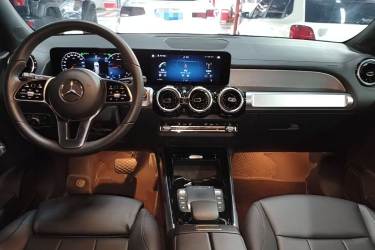 Used Mercedes-Benz GLB 2023 Refresh GLB 200 Fashion Edition Center Console