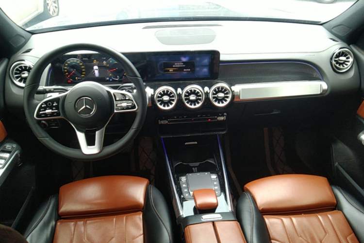 Used Mercedes-Benz GLB 2023 GLB 220 Fashion Model Center Console