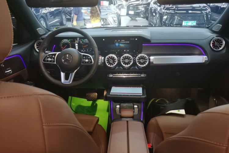 Used Mercedes-Benz GLB 2023 GLB 220 Sport Edition Center Console