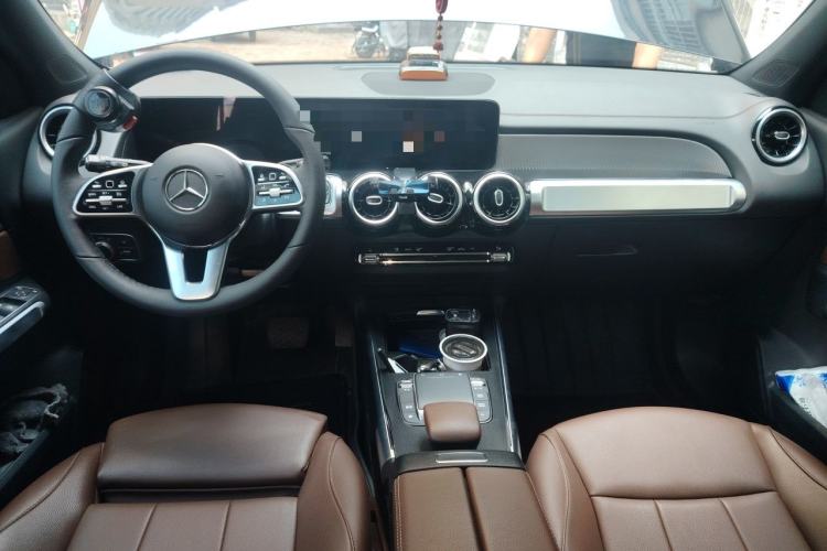Used Mercedes-Benz GLB 2023 Refreshed GLB 200 Dynamic Edition Center Console