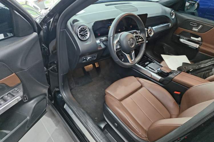 Used Mercedes-Benz GLB 2023 GLB 220 4MATIC Driver Seat