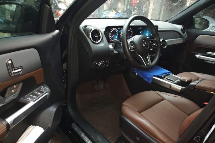 Used Mercedes-Benz GLB 2023 GLB 200 Dynamic Edition Driver Seat
