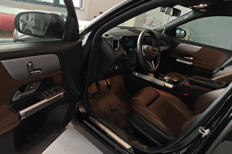 Used Mercedes-Benz GLB 2023 GLB 200 Dynamic Edition Driver Seat