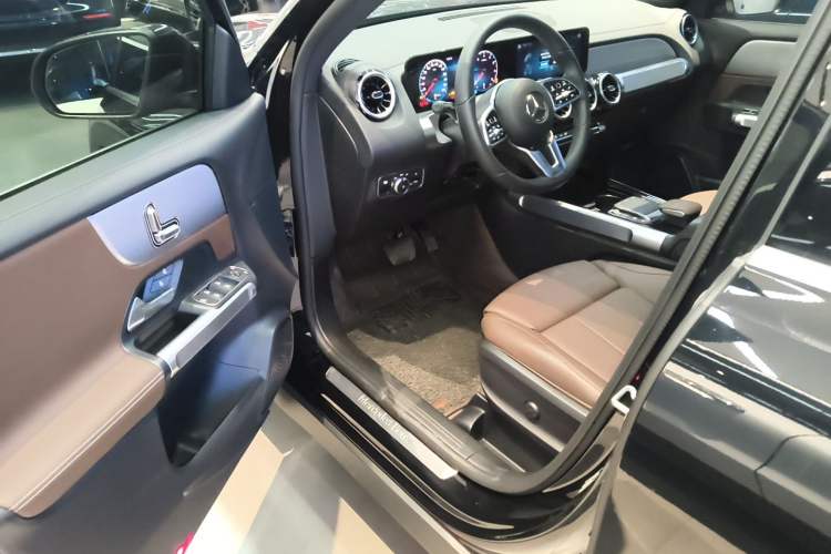 Used Mercedes-Benz GLB 2023 GLB 200 Dynamic Edition Driver Seat