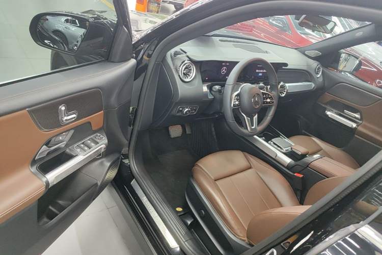 Used Mercedes-Benz GLB 2023 GLB 220 Sport Edition Driver Seat