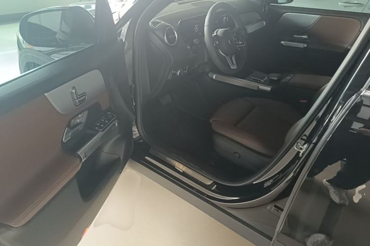 Used Mercedes-Benz GLB 2023 Refreshed GLB 200 Dynamic Edition Driver Seat