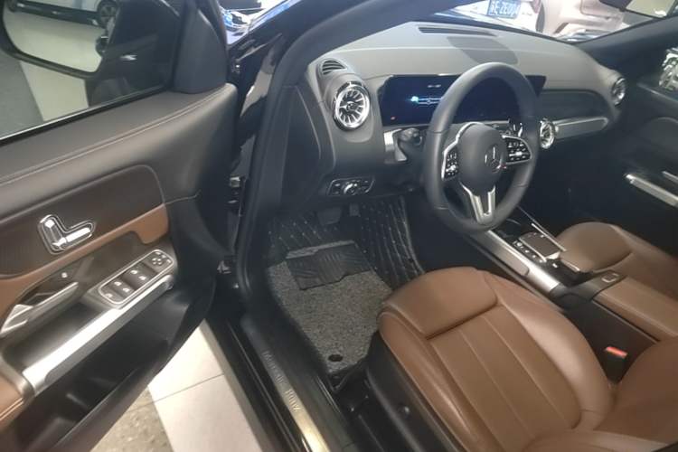 Used Mercedes-Benz GLB 2023 GLB 220 Sport Edition Driver Seat