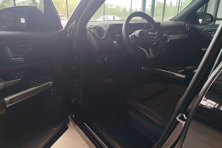 Used Mercedes-Benz GLB 2023 GLB 220 Fashion Model Driver Seat