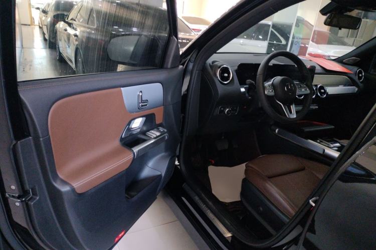 Used Mercedes-Benz GLB 2023 GLB 200 Dynamic Edition Driver Seat