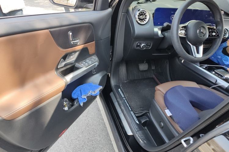 Used Mercedes-Benz GLB 2023 GLB 220 4MATIC Driver Seat