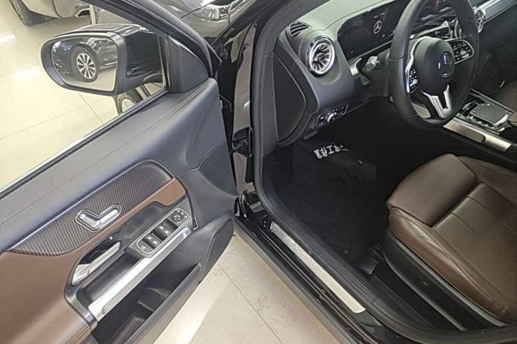 Used Mercedes-Benz GLB 2023 GLB 220 Sport Edition Driver Seat