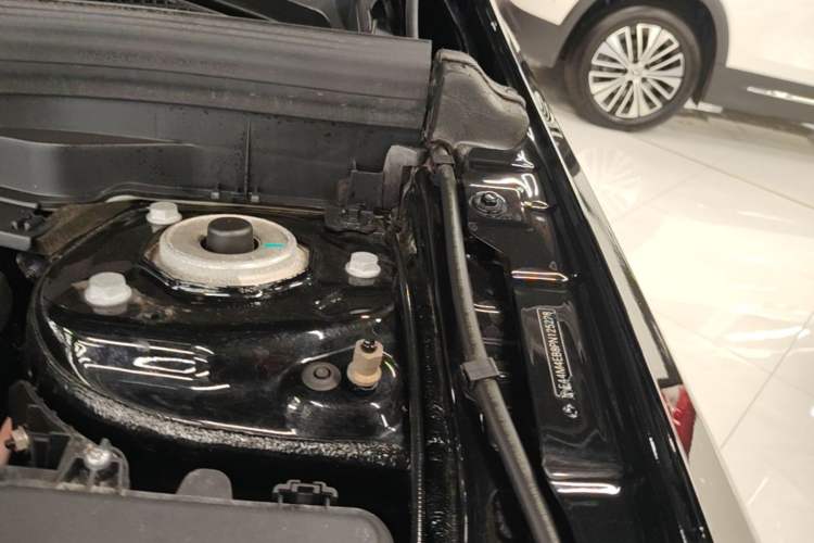 Used Mercedes-Benz GLB 2023 GLB 220 Fashion Model Engine Bay Left
