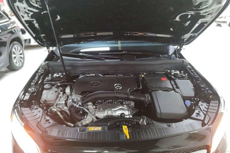 Used Mercedes-Benz GLB 2023 GLB 220 Fashion Model Engine Bay