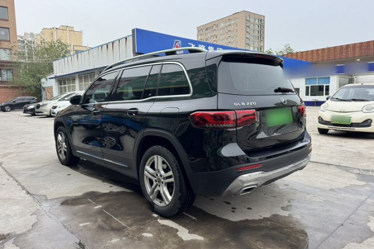 Used Mercedes-Benz GLB 2023 Refreshed GLB 200 Dynamic Edition Exterior 5