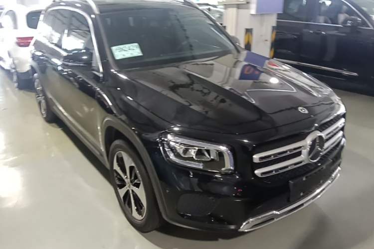 Used Mercedes-Benz GLB 2023 GLB 220 Fashion Model Front Right 45 Deg