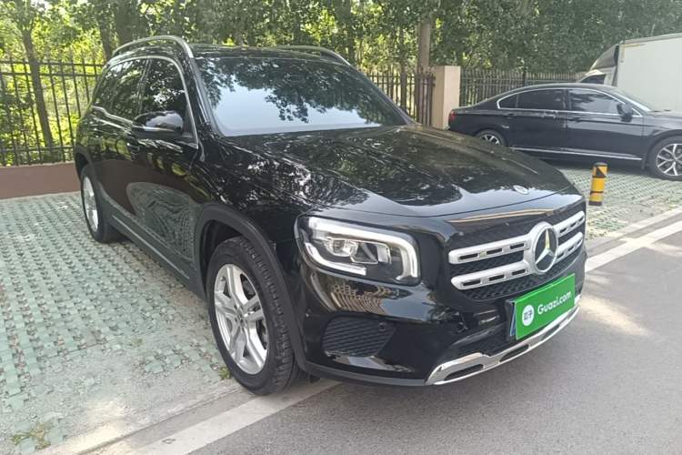 Used Mercedes-Benz GLB 2023 Refresh GLB 200 Fashion Edition Front Right 45 Deg