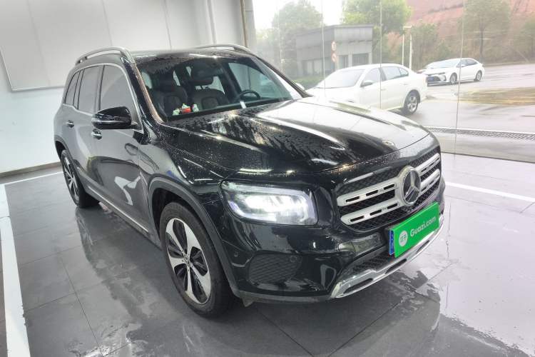 Used Mercedes-Benz GLB 2023 GLB 220 Fashion Model Front Right 45 Deg