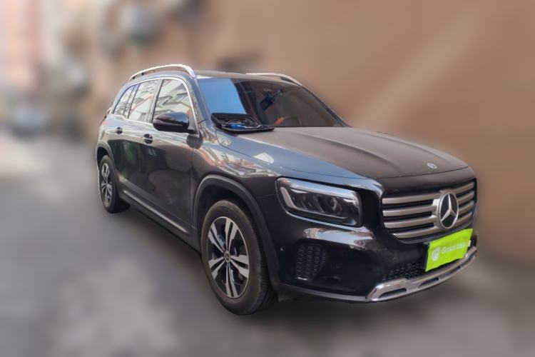 Used Mercedes-Benz GLB 2023 Refreshed GLB 200 Dynamic Edition Front Right 45 Deg