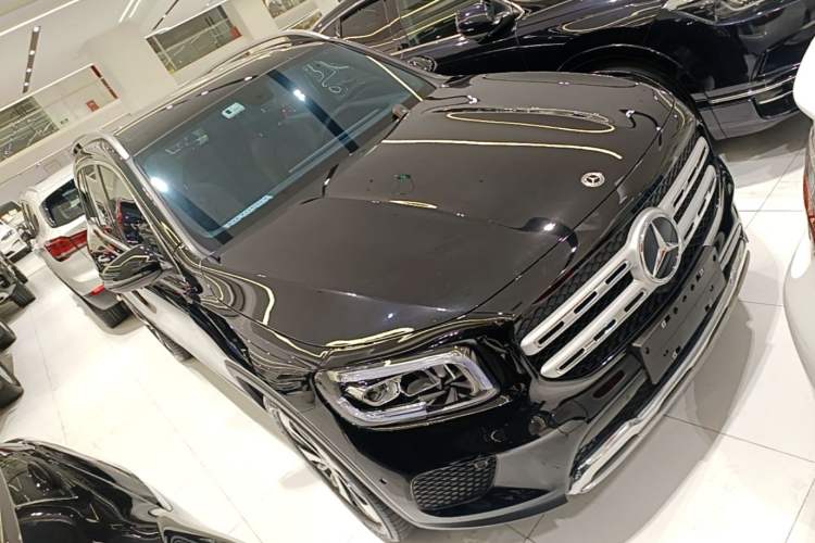 Used Mercedes-Benz GLB 2023 GLB 220 Fashion Model Front Right 45 Deg
