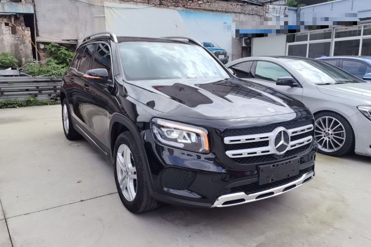 Used Mercedes-Benz GLB 2023 Refreshed GLB 200 Dynamic Edition Front Right 45 Deg
