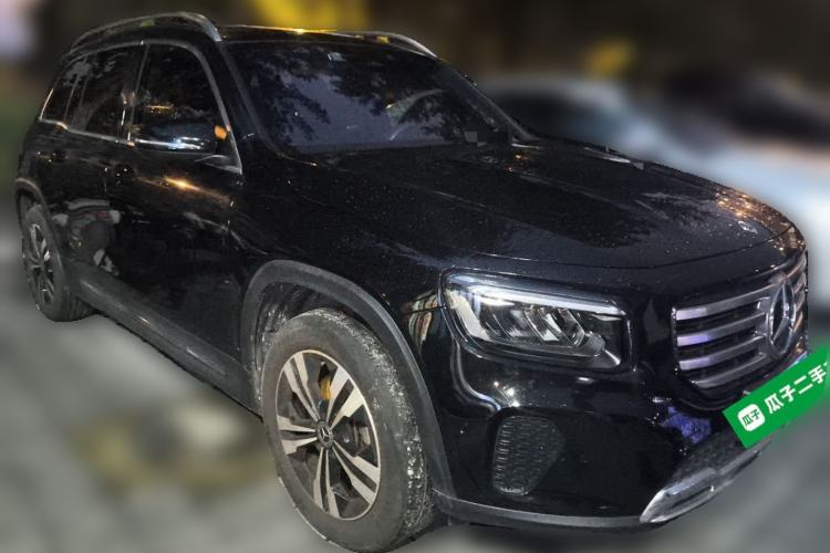 Used Mercedes-Benz GLB 2023 Refreshed GLB 200 Dynamic Edition Front Right 45 Deg