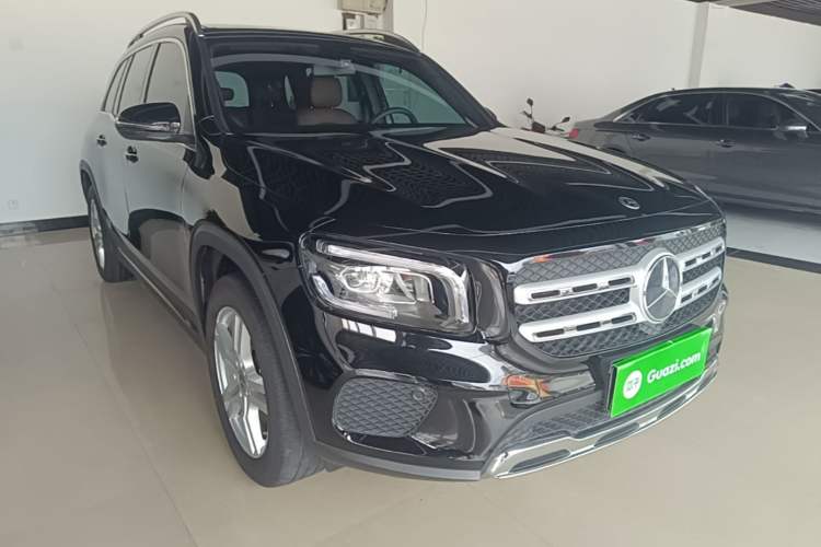 Used Mercedes-Benz GLB 2023 Refreshed GLB 200 Dynamic Edition Front Right 45 Deg