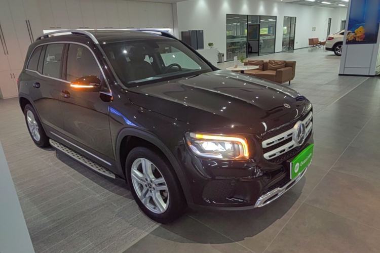 Used Mercedes-Benz GLB 2023 GLB 200 Fashion Model Front Right 45 Deg