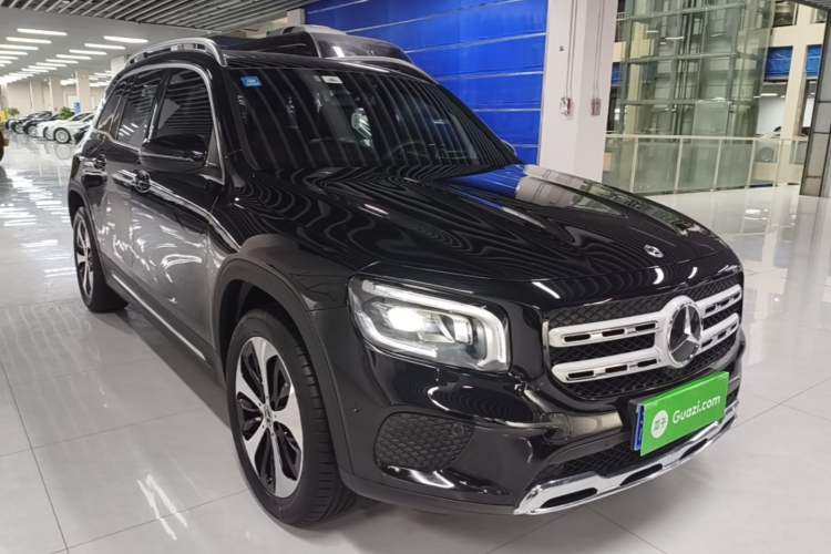 Used Mercedes-Benz GLB 2023 GLB 220 Fashion Model Front Right 45 Deg