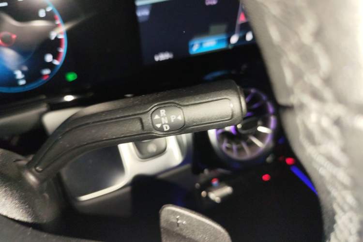 Used Mercedes-Benz GLB 2023 GLB 220 4MATIC Gear Lever
