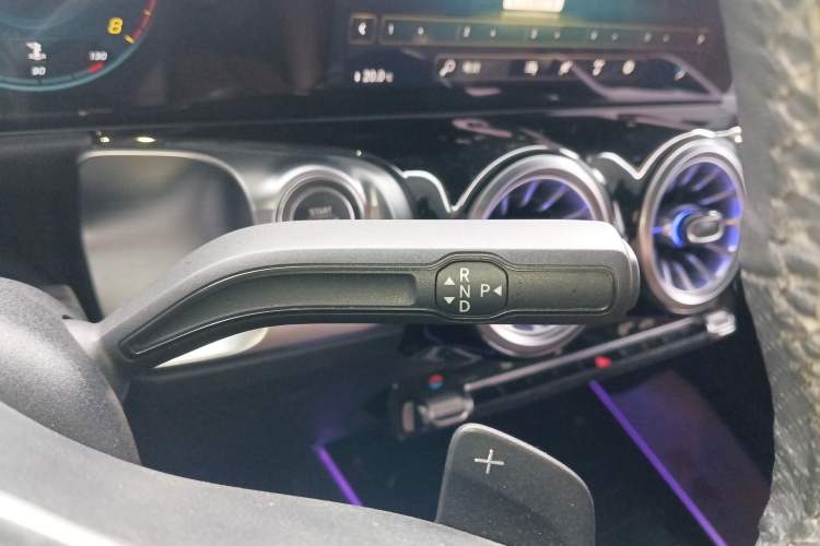 Used Mercedes-Benz GLB 2023 GLB 220 Sport Edition Gear Lever