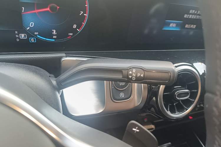Used Mercedes-Benz GLB 2023 Refresh GLB 200 Fashion Edition Gear Lever
