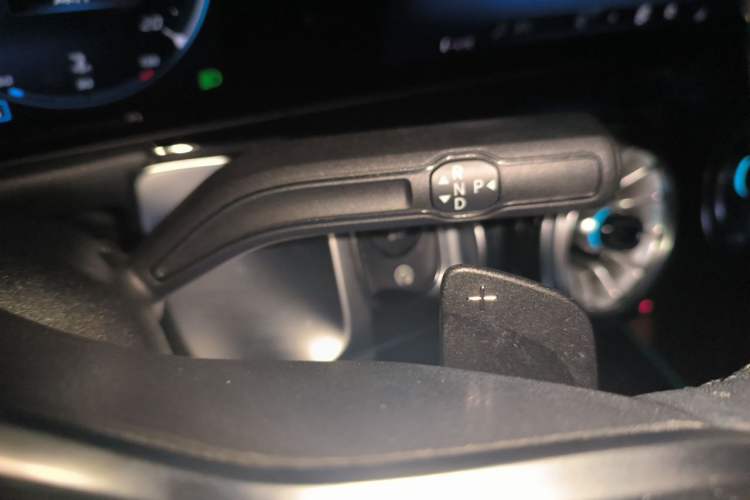 Used Mercedes-Benz GLB 2023 GLB 220 Sport Edition Gear Lever