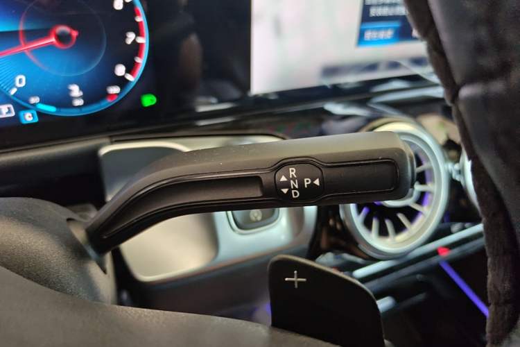 Used Mercedes-Benz GLB 2023 Refreshed GLB 200 Dynamic Edition Gear Lever