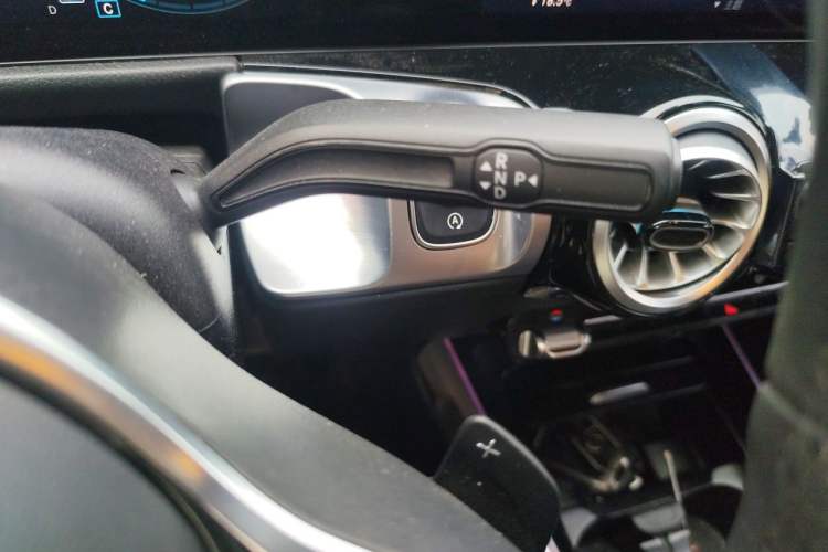 Used Mercedes-Benz GLB 2023 GLB 220 Sport Edition Gear Lever