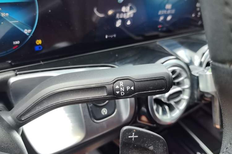 Used Mercedes-Benz GLB 2023 Refreshed GLB 200 Dynamic Edition Gear Lever