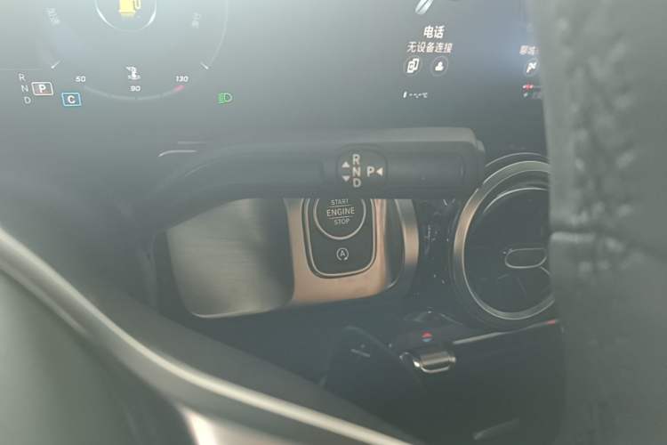 Used Mercedes-Benz GLB 2023 Refreshed GLB 200 Dynamic Edition Gear Lever