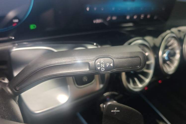 Used Mercedes-Benz GLB 2023 GLB 220 Sport Edition Gear Lever