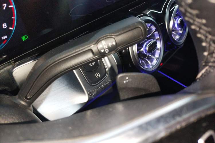 Used Mercedes-Benz GLB 2023 Refreshed GLB 200 Dynamic Edition Gear Lever