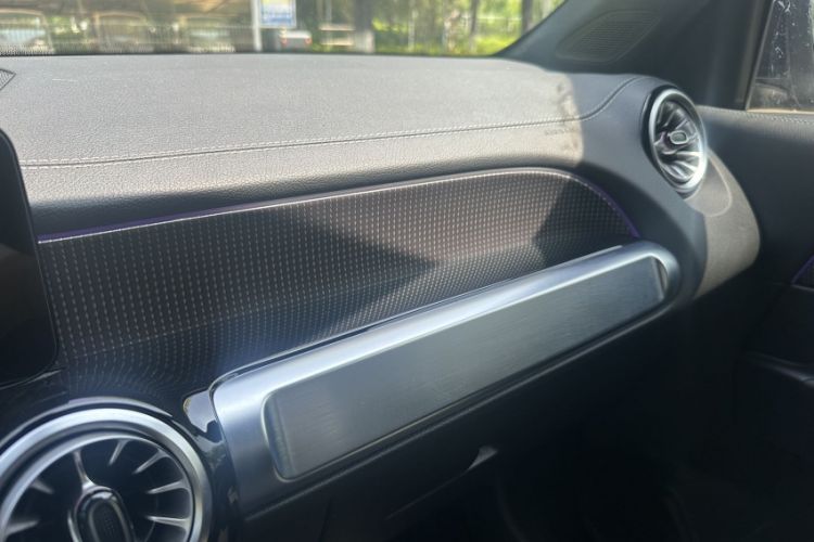 Used Mercedes-Benz GLB 2023 GLB 220 Sport Edition Interior 2