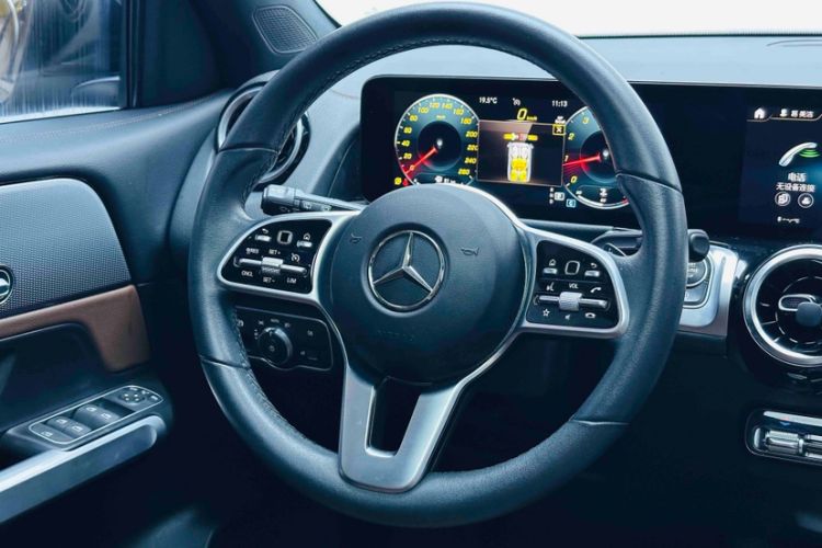 Used Mercedes-Benz GLB 2023 GLB 200 Fashion Model Interior 2
