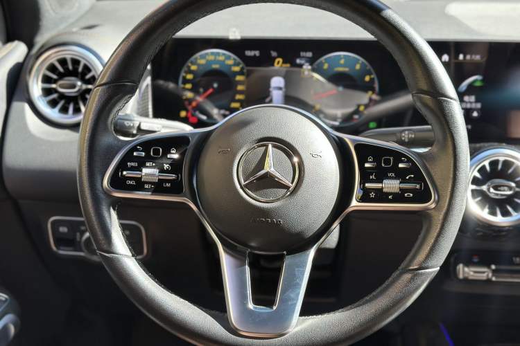 Used Mercedes-Benz GLB 2023 GLB 220 Fashion Model Interior 4