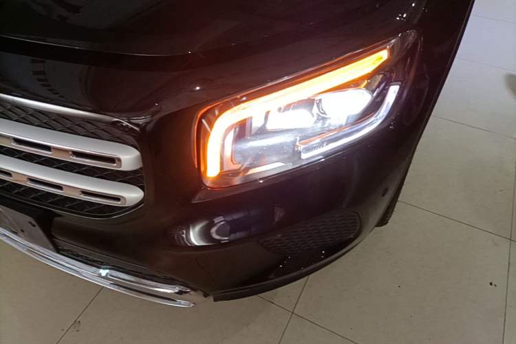 Used Mercedes-Benz GLB 2023 GLB 220 Sport Edition Left Front Headlight