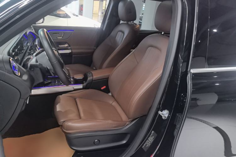 Used Mercedes-Benz GLB 2023 GLB 220 Fashion Model Left Front Seat