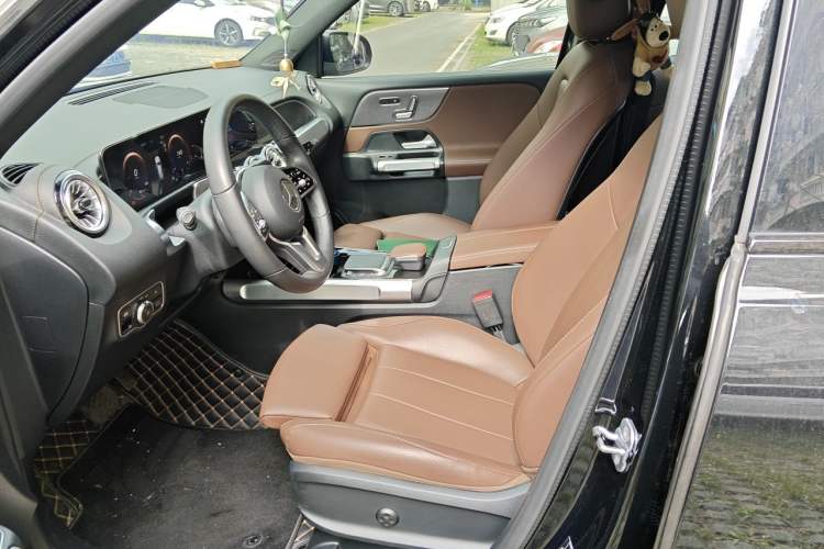 Used Mercedes-Benz GLB 2023 GLB 220 Fashion Model Left Front Seat