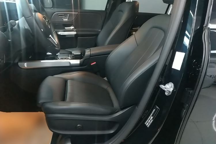 Used Mercedes-Benz GLB 2023 GLB 220 Fashion Model Left Front Seat